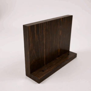 Wandregal aus Holz von unten